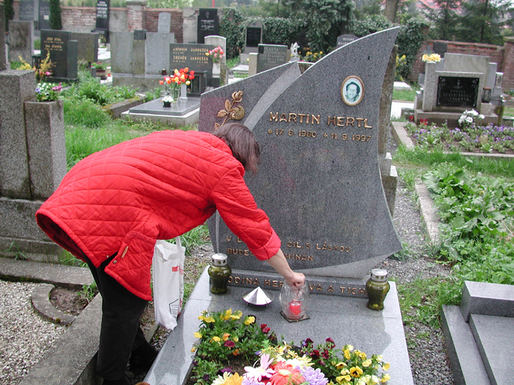 Frantiska Balizek's grave 2.jpg 524.8K